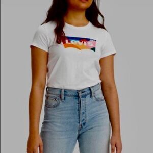 Levi's Women's Graphic T-Shirt Short Sleeve White